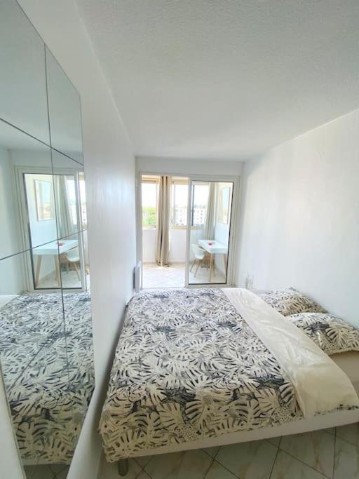 Appartement Spacieux 65M2, Avec Piscine Et Parking Frejus Exterior photo